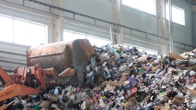 Чистая работа! Как происходит сбор вторичных материальных ресурсов? смотреть онлайн