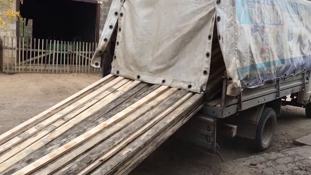 Быстрая разгрузка досок из Газели. смотреть онлайн