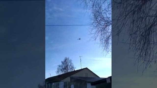 Вертолёт летит низко! смотреть онлайн