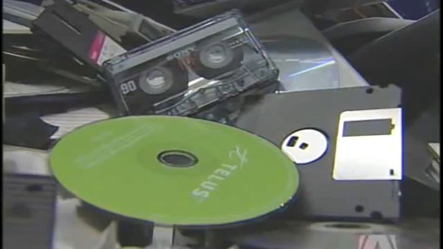 Gadget Graveyard Shreds your old Electronics смотреть онлайн