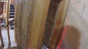 выравнивание стены с помощью лазерного уровня