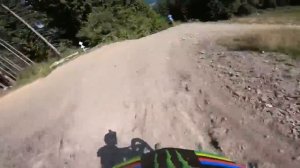 Скоростной спуск на велосипеде