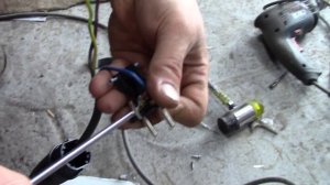 Как заменить вилку на проводе. Замена электрической вилки своими руками. Меняем сами вилку видео.