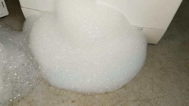 Experiment - Foam Battle - Ariston vs Siemens - washing machines смотреть онлайн