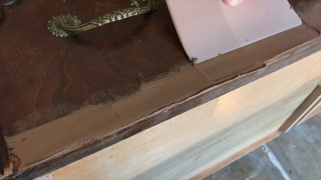 Repairing Bubbled or Chipped Veneer Before Painting a Vintage Dresser смотреть онлайн