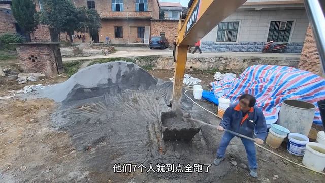 陳師傅又包擋土牆，明明誰幹都是穩賺活，陳師傅硬是讓自己血虧！ 【陳師傅開挖機】 смотреть онлайн