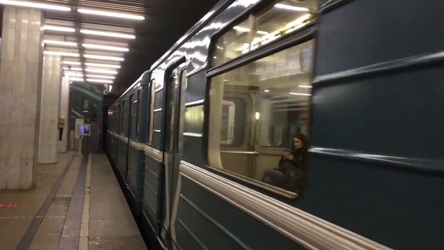 Номерной с маршрутом 03 на станции Бульвар Рокоссовского смотреть онлайн