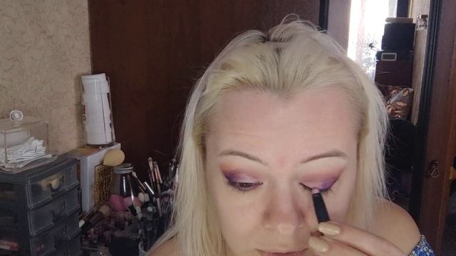 Макияж стойкими карандашами Эйвон по запросу???