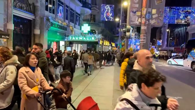 Paseo por Madrid en fin de año 2022 смотреть онлайн