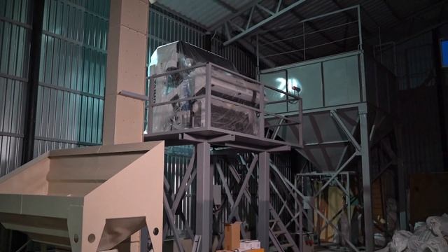 Обзор завода ЗАВАГРО внутри с главой КФХ Антоном Владимировичем смотреть онлайн