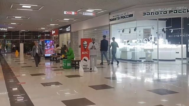 Трафик Красная площадь Новороссийск 13:00 Напротив Bershka суббота 1 этаж