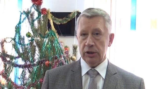 Лев Ковпак и депутаты гор. думы дарят подарки пациентам ДГБ смотреть онлайн