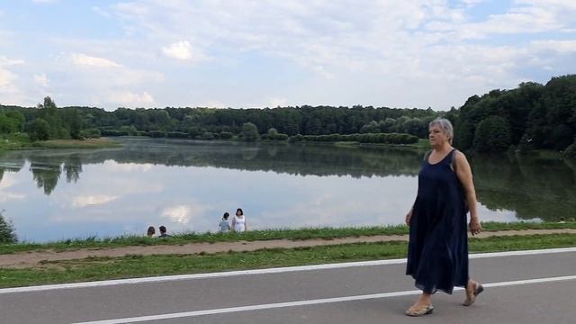 "Лебедянский" пруд в Измайловском парке. Вид с плотины смотреть онлайн