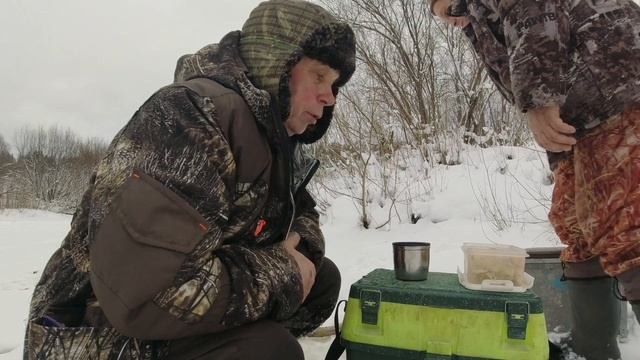 Рыбалка. Одна рыбка и ту отпустили. смотреть онлайн