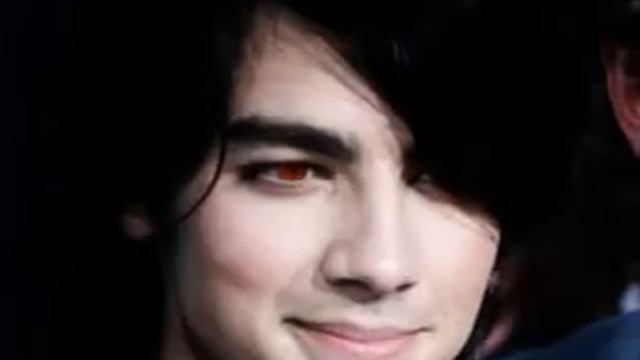 Vampire Transformations! ((Photoshop CS2)) смотреть онлайн