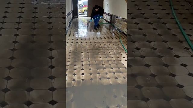 Bruschatka tozalash xizmati. Чистка брусчатка смотреть онлайн