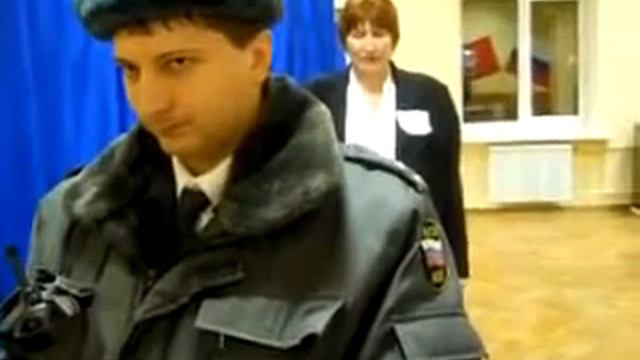 4.03.2012 Силовое удаление представителя СМИ с УИКа.mp4 смотреть онлайн