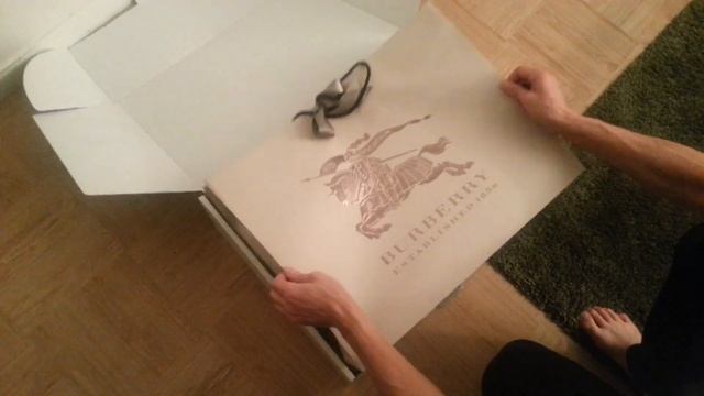 Unboxing Burberry Trench Coat смотреть онлайн