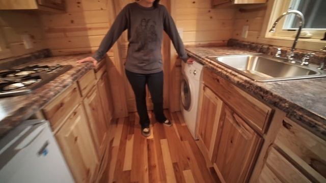 This Purple TINY HOUSE Is Freeing Her From A Mortgage смотреть онлайн