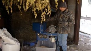 Плющилка зерна из магазина, очень подробно об устройстве и недостатках.