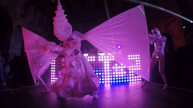 Инопланетяне Пагода ~ Freak-Cabaret Наси Демич смотреть онлайн