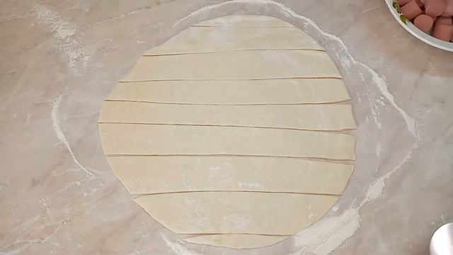 ПИЦЦА ИЗ КАБАЧКОВ С СОСИСКОЙ В ТЕСТЕ- ТАКОГО ВЫ ЕЩЕ НЕ ПРОБОВАЛИ смотреть онлайн