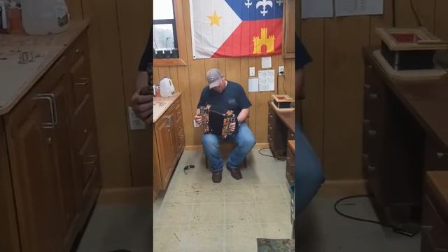 Accordion Surprise смотреть онлайн
