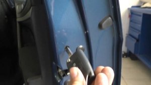 Как закрыть все двери, если села батарейка: Volkswagen, Skoda и Audi