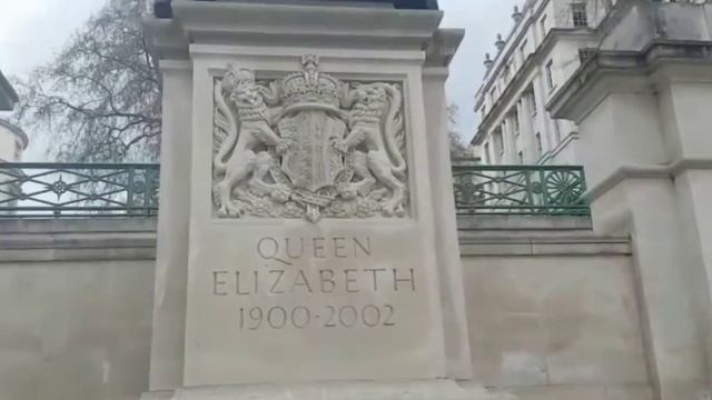 LONDON FAMOUS TOURIST PLACES | TRAFALGAR SQUARE | BUCKINGHAM PALACE | WESTMINSTER ABBEY | Hyd Fusio смотреть онлайн