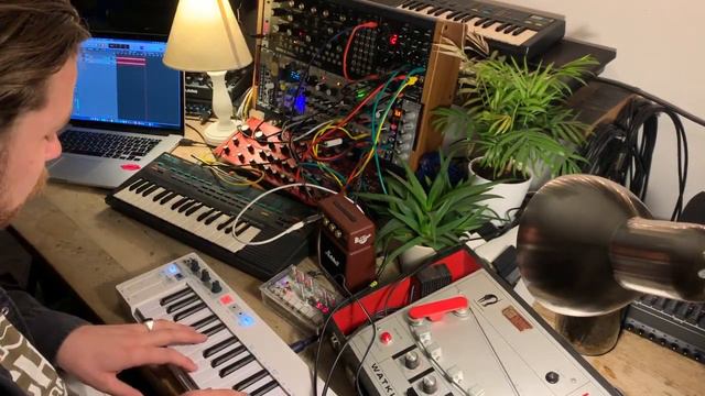 Eurorack Behringer Neutron, Micro Granny, Yamaha VSS-30, Moog Mother-32 смотреть онлайн