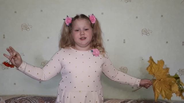 Страна читающая — Полина Фролова читает произведение «Красною кистью...» М. И. Цветаевой смотреть онлайн