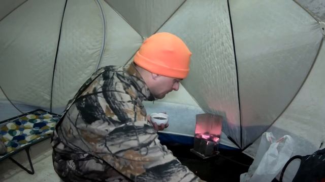 Рефтинское вдхр. Клёв не по сезону! С ночевой на льду. смотреть онлайн