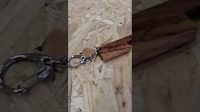 Два в одном - брелок и подставка для телефона! смотреть онлайн