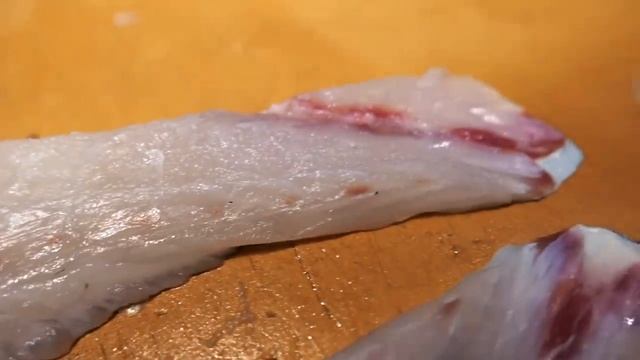 Японская еда - Гигантский лосось и Тунец и морской лещ сашими морепродукты смотреть онлайн