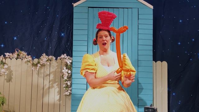 MRS PUFFERBANG MAKES A BALLOON GIRAFFE! Link Below For DISCOUNT ON MODEL BALLOONS!