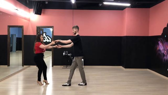 Александр Фасолько и Елена Серова. Студия танца "Астра". Salsa. Базовые движения 8 февраля 2021 г. смотреть онлайн
