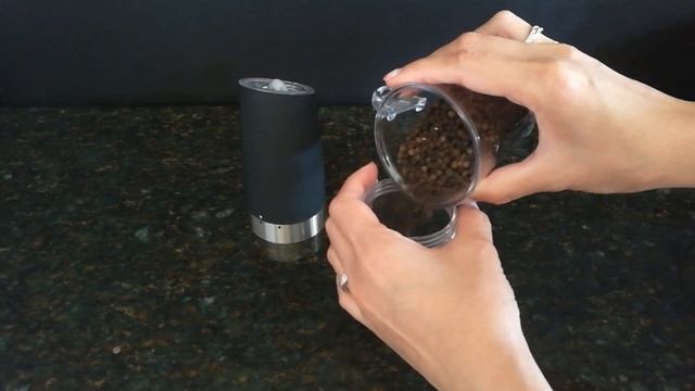Homgeek Portable Automatic Electric Gravity Pepper Grinder смотреть онлайн