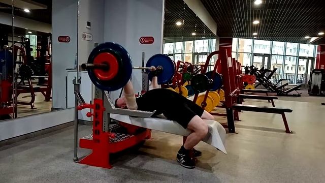 Жим штанги лёжа с паузой на груди 90 на 6 смотреть онлайн