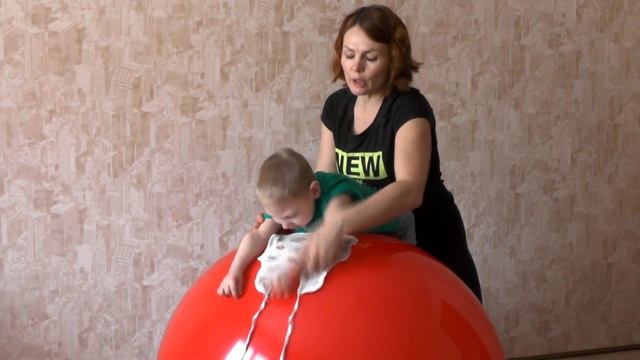 Занятие с Ильёй на фитболе