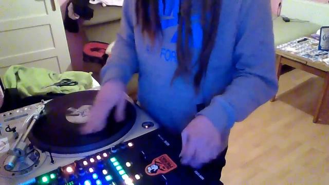 Space Monkeys looper freestylin' смотреть онлайн