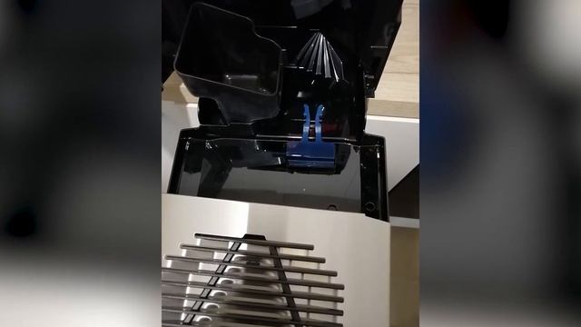 Кофемашина Siemens TI35A209RW EQ.300 смотреть онлайн