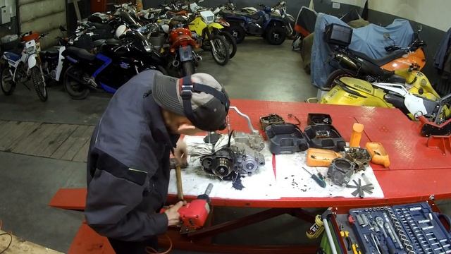 Разборка и дефектовка двигателя Honda CRF450R смотреть онлайн