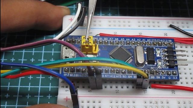 DHT11 Interfacing with STM32 | In Hindi| Temperature and Humidity Monitoring using I2C LCD and STM3 смотреть онлайн