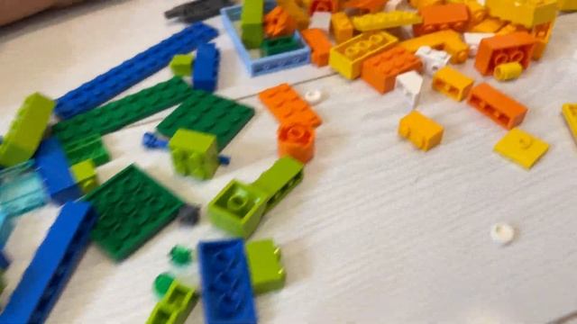 Обзор конструктора LEGO Classic - Модели на колесах смотреть онлайн