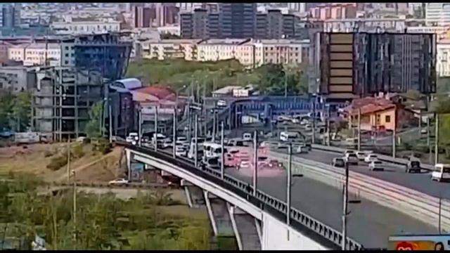 БЕСПРЕДЕЛЬЩИКИ устроили пробку на мосту против ГЭС на Селенге!!! смотреть онлайн