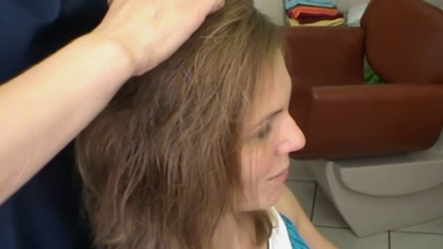 Накладка из натуральных волос на верхнюю часть головы. Много информации на сайте www.vsepariki.com смотреть онлайн