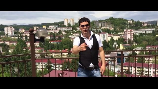 Аркадий Грейк   А на город упал туман