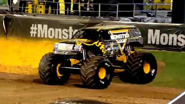 Monster Jam World Finals XVIII 25th Anniversary (Friday Racing) Encore смотреть онлайн