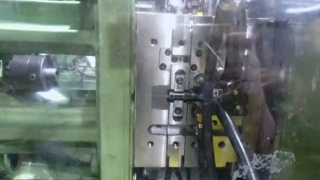 Работа пресс-формы. Крышка к банке для консервирования, 200 мл смотреть онлайн