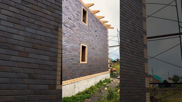 Красивый двух этажный дом из облицовочного кирпича в красивом цвете #shortsvideo #стройка #дом